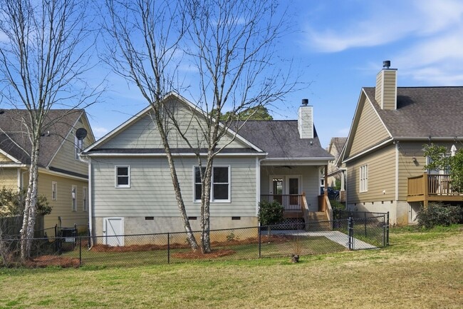 Building Photo - Charming Auburn Home!