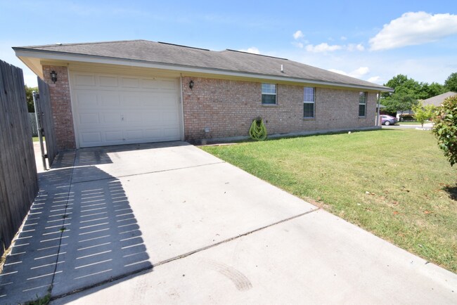Building Photo - 900 Concho St