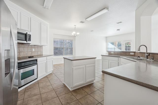 Building Photo - 11001 La Grange Dr