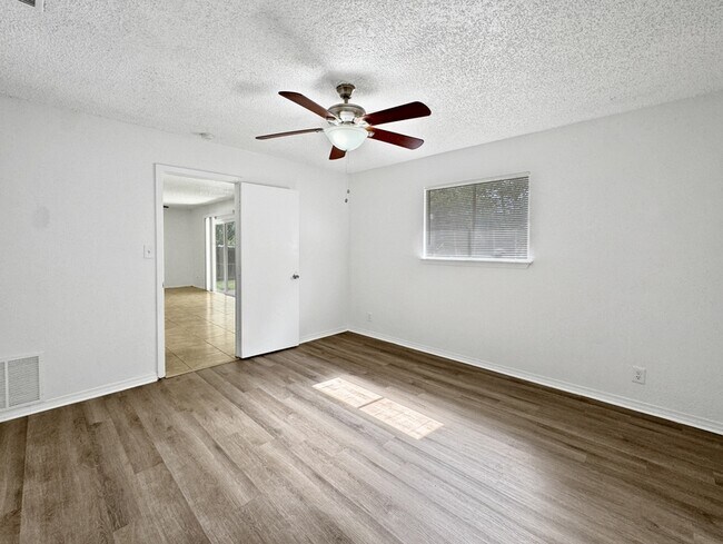 Building Photo - 7510 Old Spanish Trail