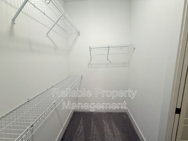 Building Photo - 20 Slater Dr