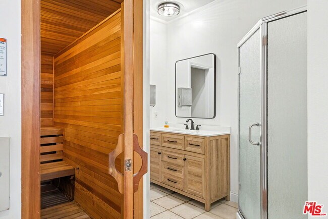 Building Photo - 521 Montana Ave