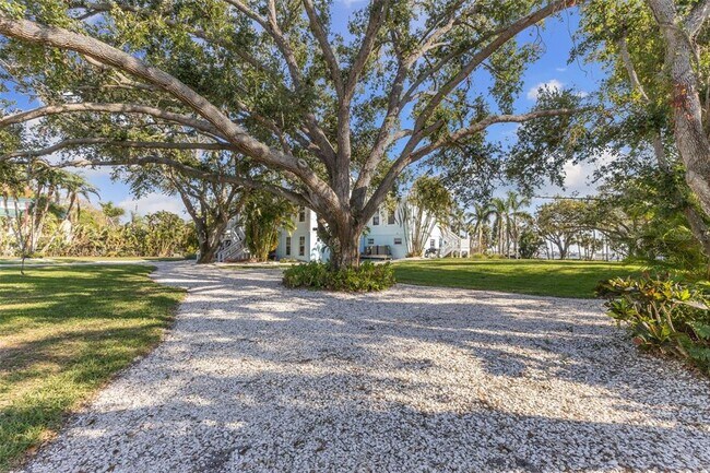 Building Photo - 450 Bayshore Dr