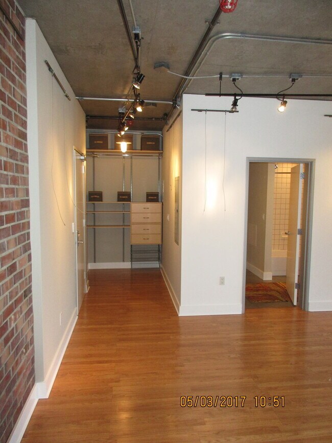 Building Photo - 411 NW Flanders St