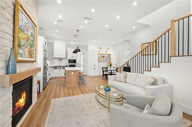 Building Photo - 611 Jasmine Ave