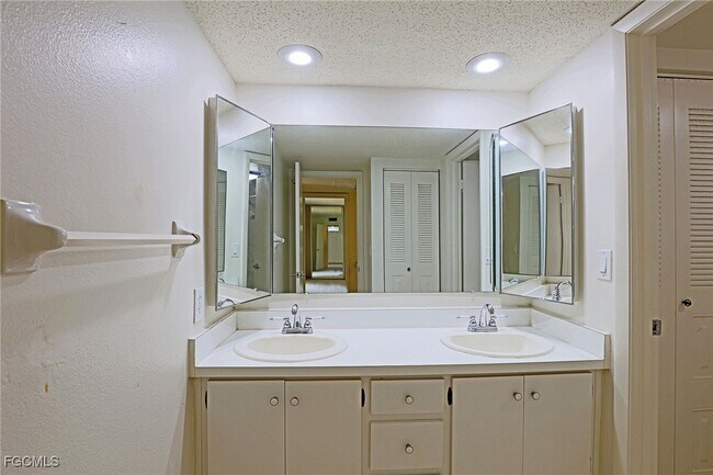 Building Photo - 1570 Park Meadows Dr