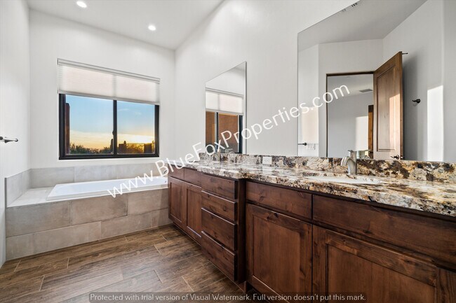 Building Photo - 13037 N Red Quail Pl