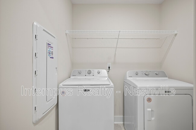 Building Photo - 704 Conifer Dr