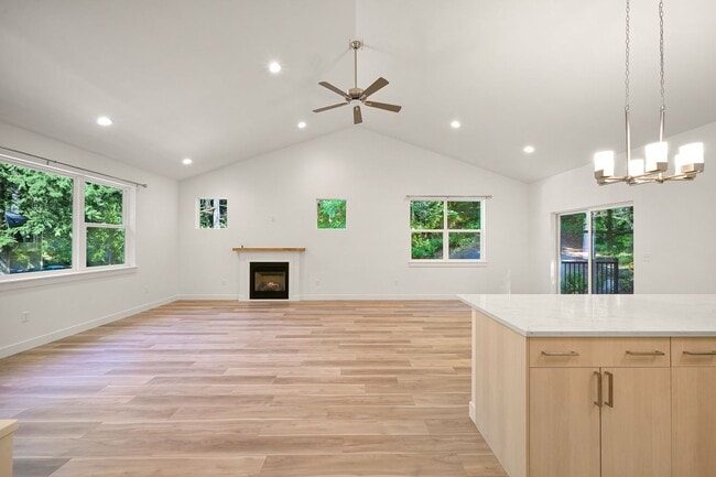 Building Photo - Modern 3BD/2.5BA Home in Sudden Valley – B...