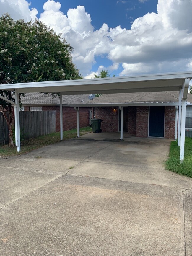 Building Photo - 1130 Stafford Dr