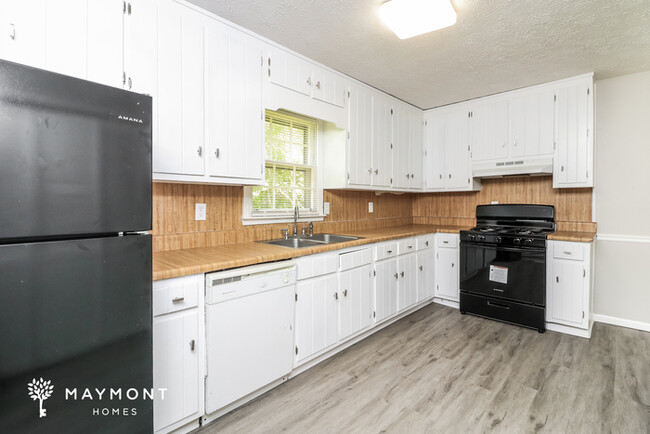 Building Photo - Bright & Inviting 3-Bedroom Home