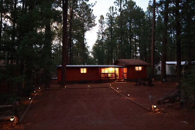 Building Photo - 1910 Sierra Pine Loop