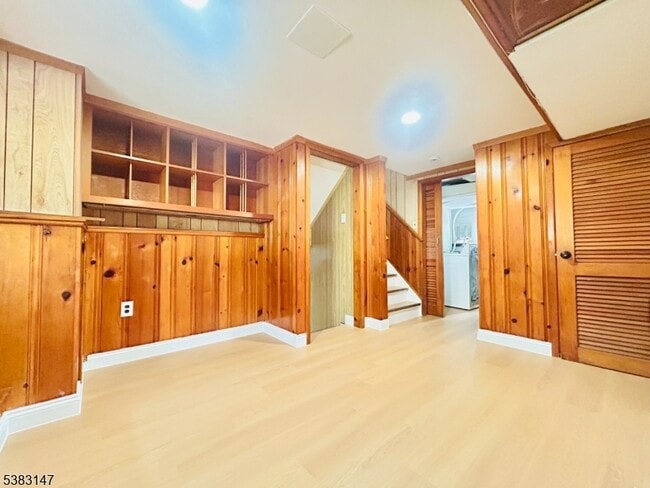 Building Photo - 28 Urma Pl