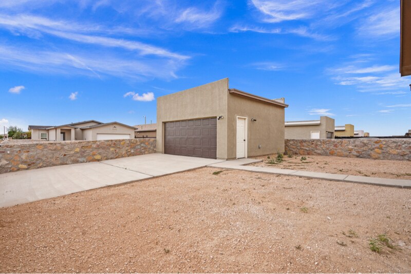 Building Photo - 14372 Nick Drahos Ln