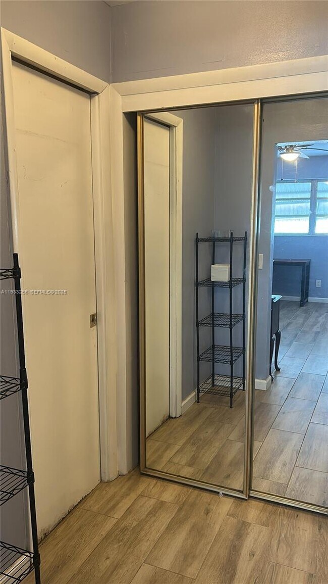 Building Photo - 215 SE 3rd Ave