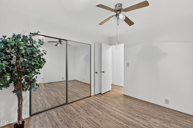 Building Photo - 5807 E Leonora St