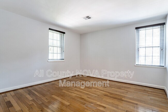 Building Photo - 2925 S Dinwiddie St