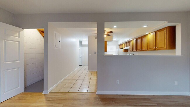 Building Photo - Elyria - updated 3 bed/1 bath townhouses for rent!