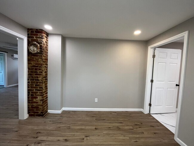 Eat in Kitchen - 166 18th St