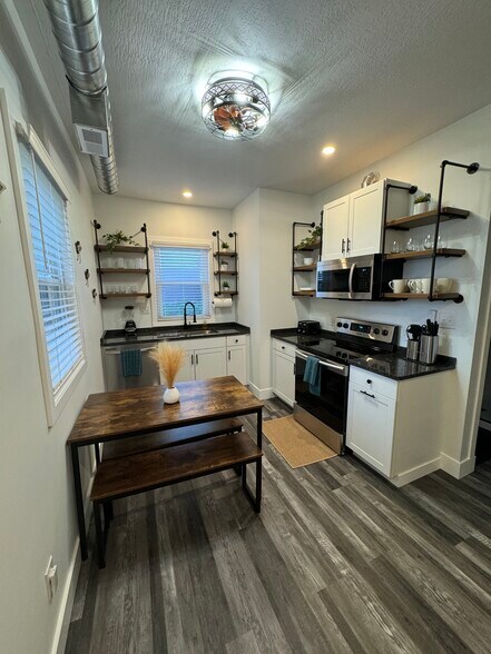 Kitchen - 664 New Castle Road