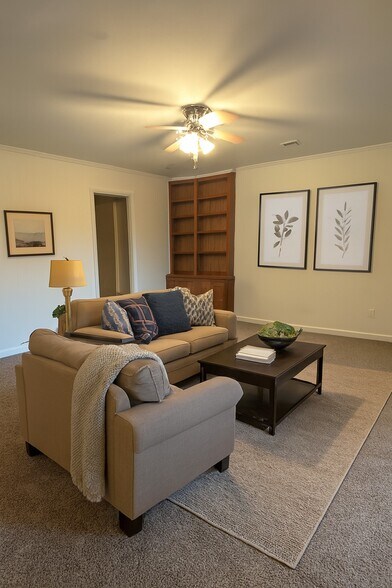 Family room - 3737 Hunting Creek Rd