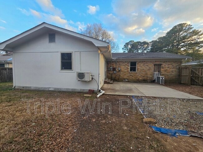 Building Photo - 608 W Martin St