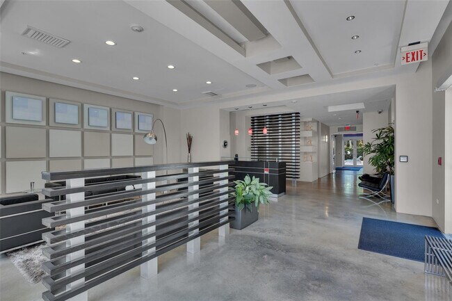 Building Photo - 313 NE 2nd St