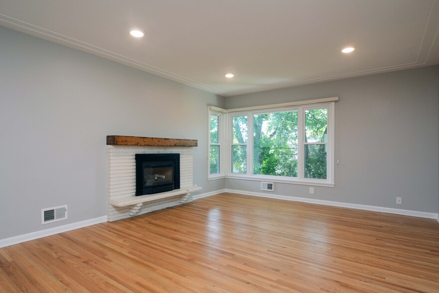 Living Room featuring refinished hardwood floors - 5206 Grandview Ln