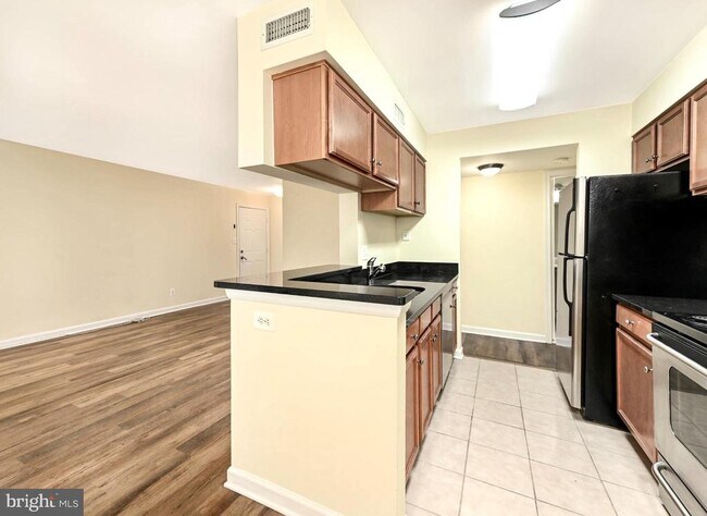 Building Photo - 1706 Ascot Way
