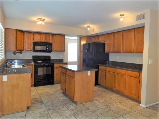Building Photo - 7010 W Oraibi Dr