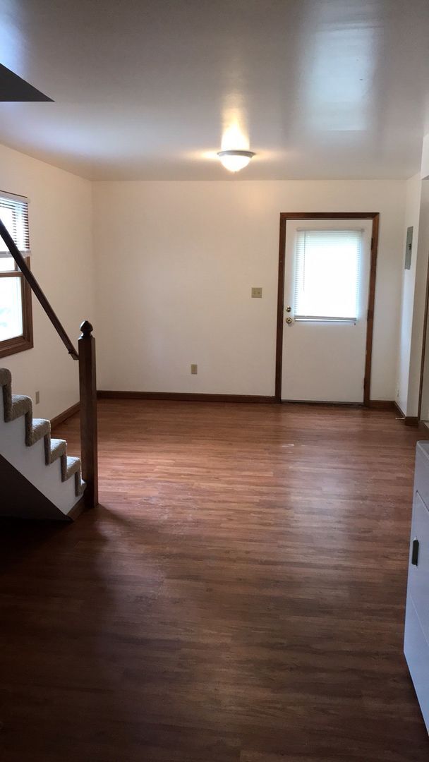 Building Photo - 3 Bedroom Available August 2026; Monthly r...