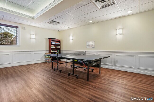 Building Photo - 143 Hoyt St