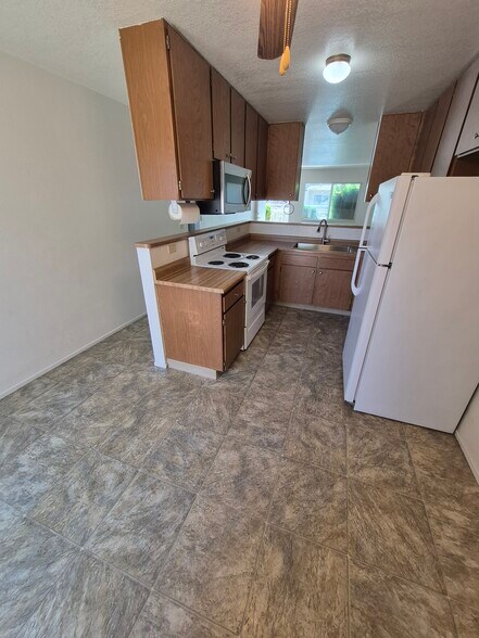 Building Photo - 2510 Hartnell Ave