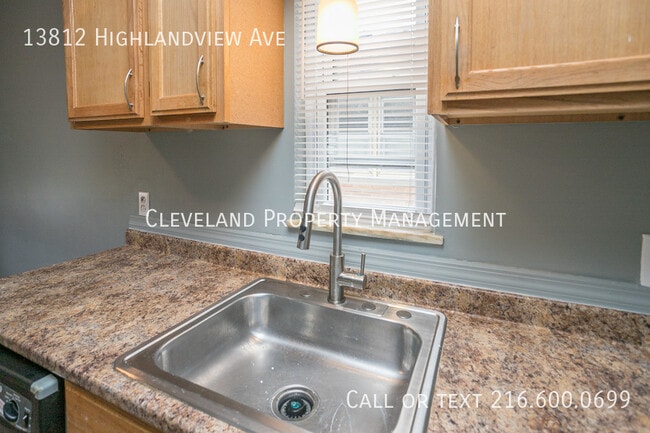 Building Photo - 13812 Highlandview Ave
