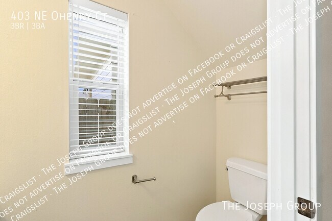 Building Photo - 403 NE Ohenry Ct