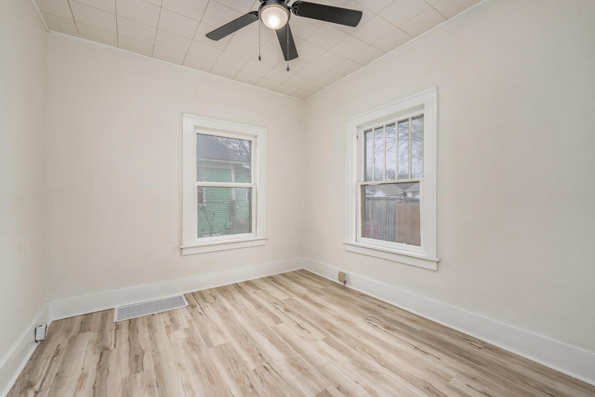 Building Photo - 1328 S Greenwood Ave
