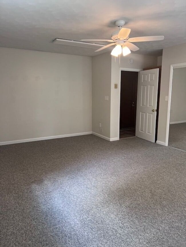 Building Photo - Large 4 bedroom, 2 1/2 bath home for rent in Ravena, NY on Rt 9W