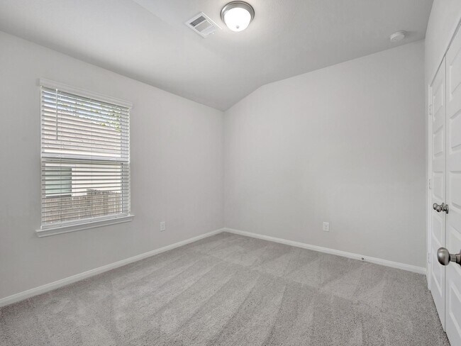 Building Photo - 18738 Timber Gln Dr