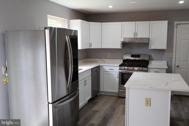 Building Photo - 5213 Zephyr Ave