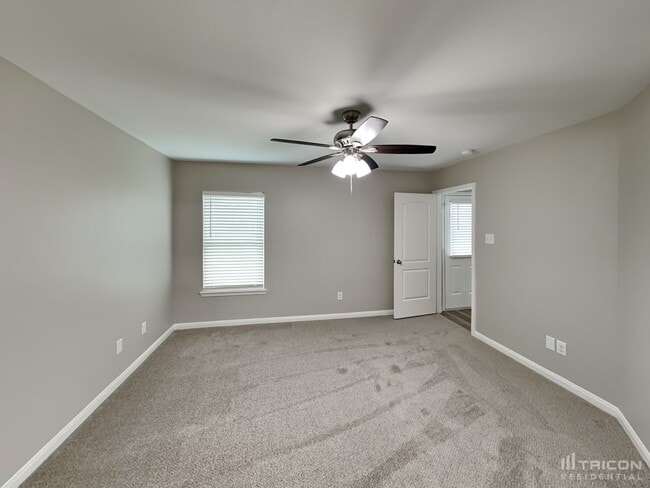 Building Photo - 8707 Hazel Rose Sky Dr