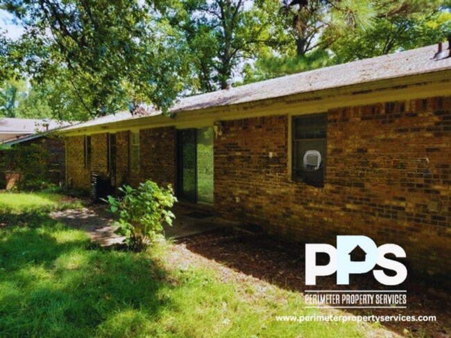 Building Photo - 6999 Knollwood Dr