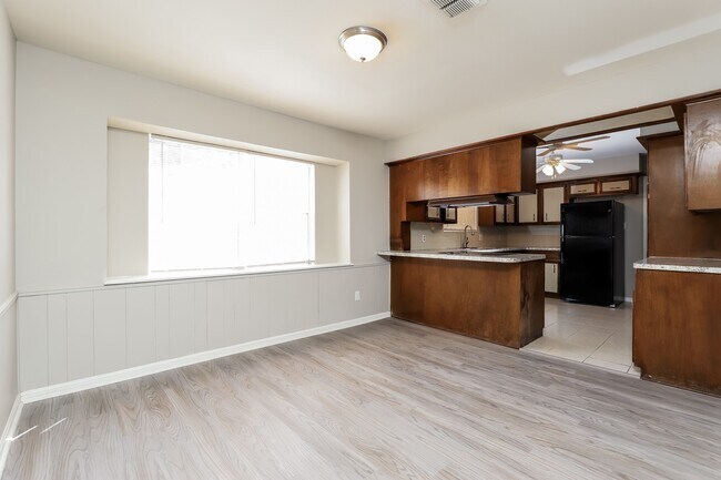 Building Photo - 1707 Corral Dr