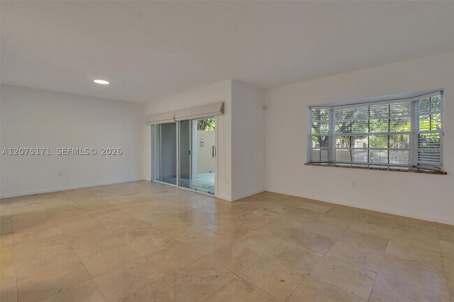 Building Photo - 2560 Tigertail 10