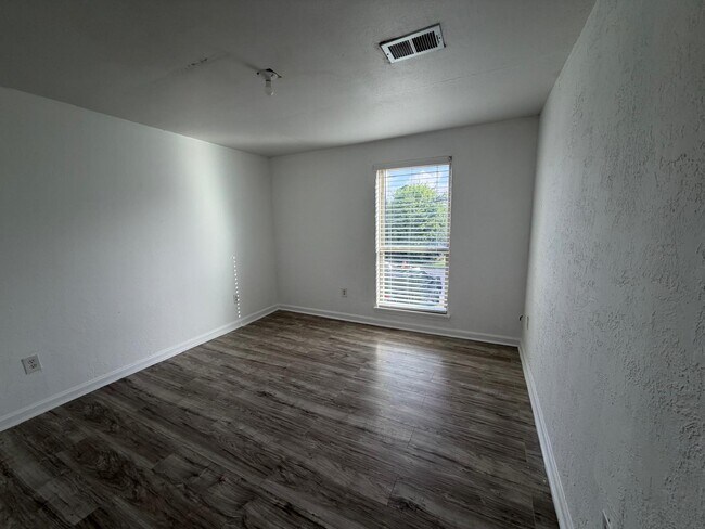 Building Photo - 415 S 23rd St