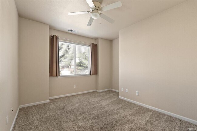 Building Photo - 1033 Raven Ln