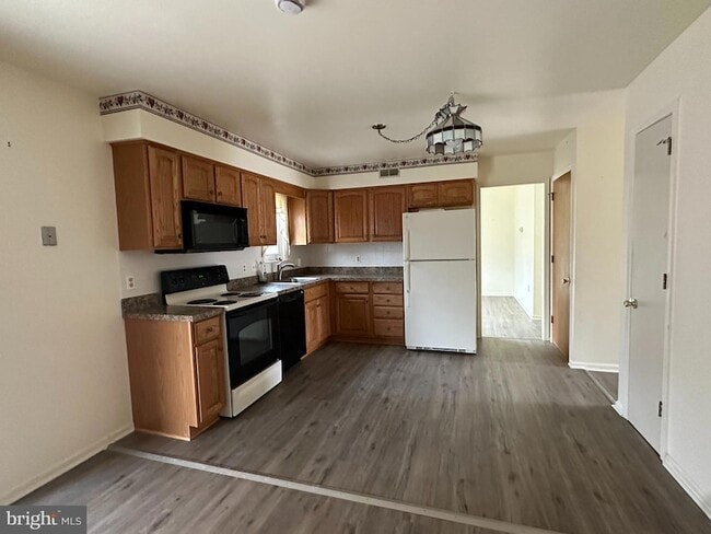 Building Photo - 25 Green Meadow Ct