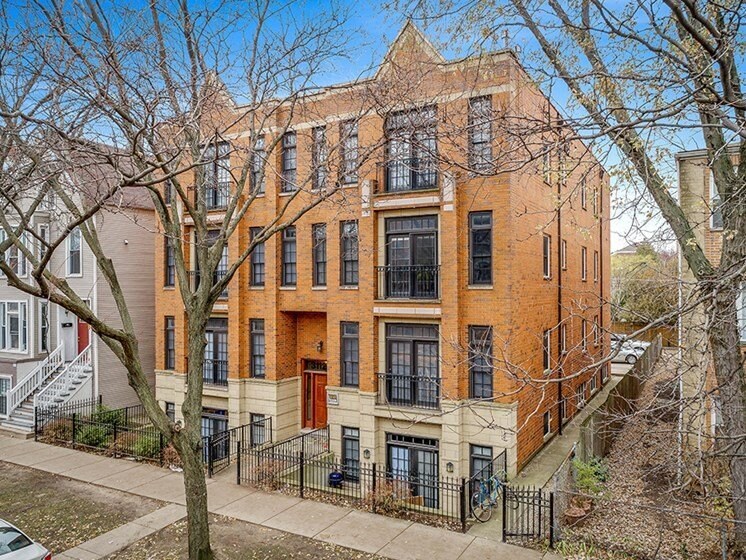 Building Photo - 3112 N Racine Ave