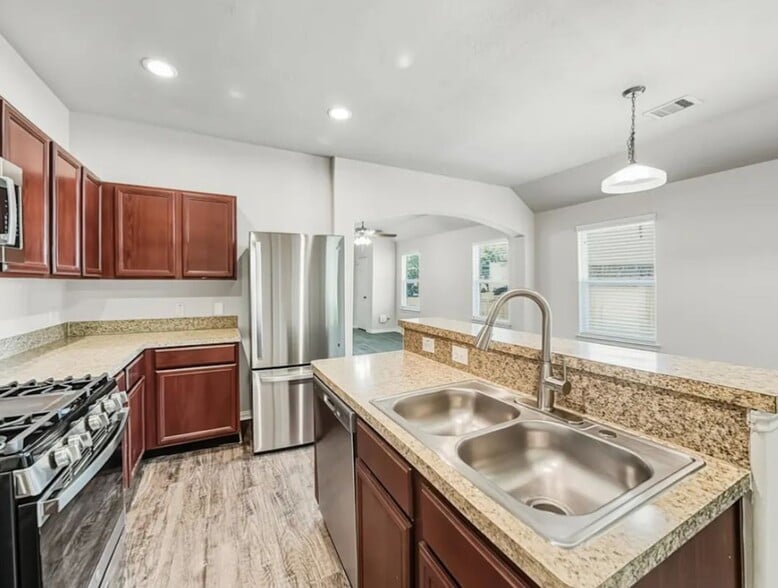 Building Photo - 6107 El Granate Dr