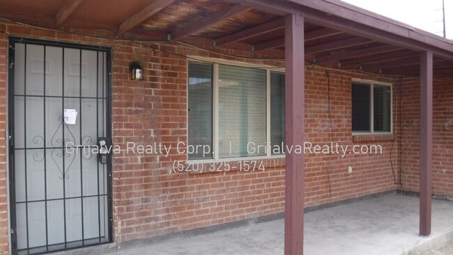 Primary Photo - 4626 E Douglas St