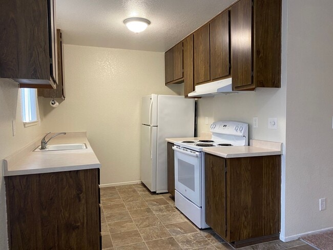 Building Photo - One Bedroom Condo In Sunpointe Condominiums.